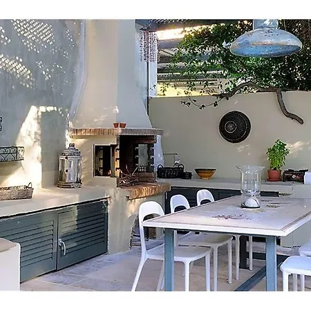 Sleeps 6 Pool Air Con Wifi * Minia