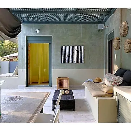 Sleeps 6 Pool Air Con Wifi Minia